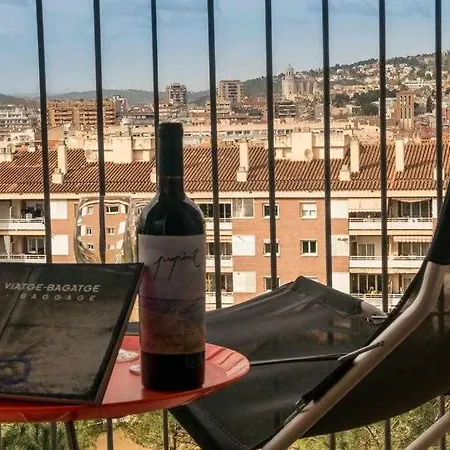 Apartamento Con Terraza Y Parking Privado شقة *